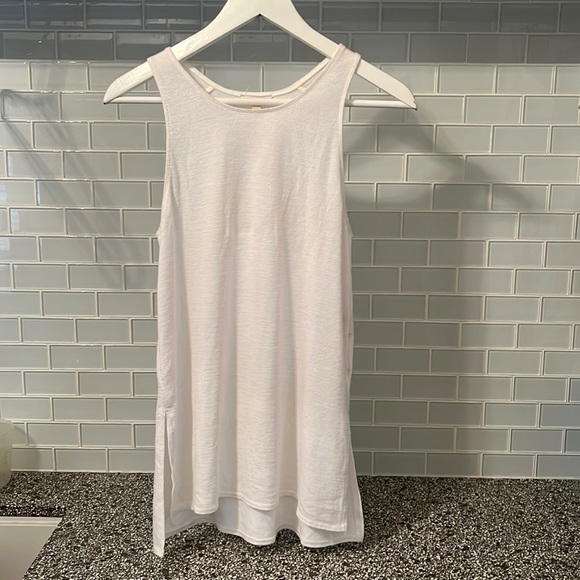 Aritizia tank top - Picture 1 of 4